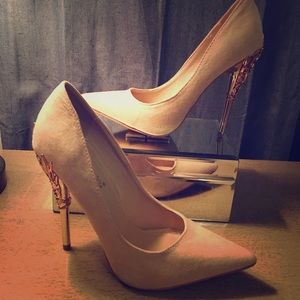 Gold detailed nude heels